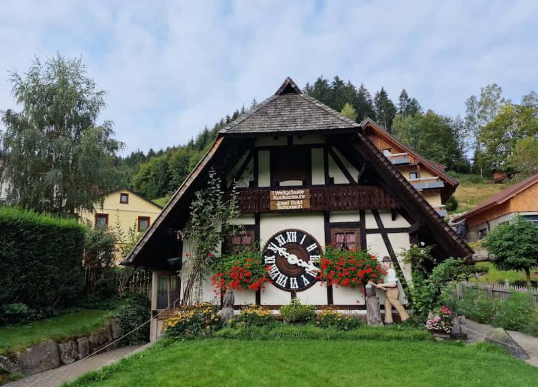 Die "1. Weltgrößte" Kuckucksuhr in Schonach – Der Pionier